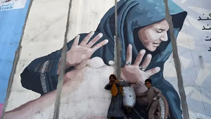 ತಾಲಿಬಾನ್ ಉಗ್ರರು ಕಲ್ಲೆಸೆದು ಕೊಲ್ಲೋ ಮೊದಲು ಸಾವಿಗೆ ಶರಣಾದ ಮಹಿಳೆ