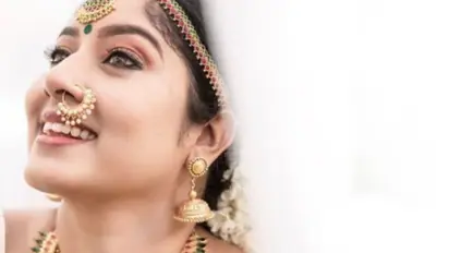 കല്യാണമല്ലെന്ന് വ്യക്തമാക്കി ഫോട്ടോ പങ്കുവെച്ച് അനുമോള്, ഏറ്റെടുത്ത് ആരാധകര്