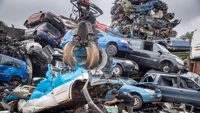 നഗരങ്ങളിൽ 150 കി.മീ പരിധിയില്‍ വണ്ടിപൊളിക്കല്‍ കേന്ദ്രങ്ങള്‍ വരുമെന്ന് കേന്ദ്രമന്ത്രി