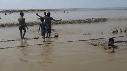কাদা জল দিঘার সমুদ্রে, স্নান না করে 'মনখারাপ' নিয়েই বাড়ি ফিরছেন পর্যটকরা