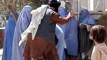 यहां महिलाओं को बना दिया जाता है सेक्स स्लेव, बेटियों को बचाने के लिए सुटकेस में बंद रखती है मां