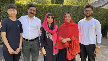 तुम कहां हो मलाला: गोली से बच गई, तो नोबेल पा लिया, अब तालिबान पर क्यों मुंह बंद कर रखा है?