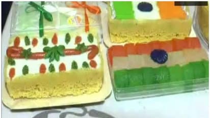 സ്വാതന്ത്യദിനത്തില് ത്രിവര്ണ്ണ നിറത്തിലുളള മധുരപലഹാരങ്ങളുമായി ഒരു ബേക്കറിയുടമ