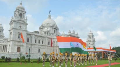৭৫০০ বর্গ ফুটের তেরঙ্গায় ঢাকল ভিক্টোরিয়া, পরীর চুল ছুঁয়ে উড়ল জাতীয় পতাকা