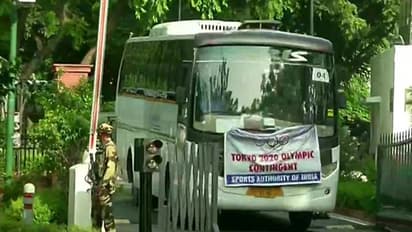 Tokyo Olympics में भारत का गौरव बढ़ाने वाले दल के साथ मोदी ने की 'चाय पर चर्चा'