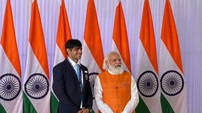 মোদীর জন্মদিন উপলক্ষ্যে ই-নিলাম, আপনিও কিনতে পারেন সোনা জয়ী নীরজ চোপড়ার ব্যবহৃত জিনিস