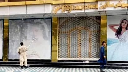 തുടച്ചുമാറ്റപ്പെടുമോ സ്ത്രീകൾ? അഫ്ഗാനിസ്ഥാനിൽ സ്ത്രീകളുടെ ചിത്രങ്ങൾക്ക് മേൽ വെള്ളപൂശിത്തുടങ്ങി