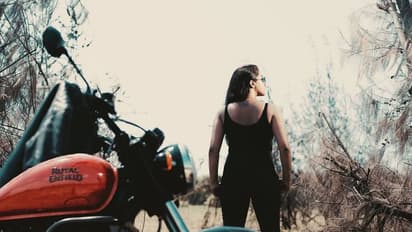 சரவணன் மீனாட்சி சீரியல் ரக்‌ஷிதாவா இது?... மார்டன் உடையில் நடத்திய மெர்சல் போட்டோ ஷூட்...!