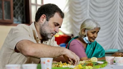 वायनाड के दौरे पर राहुल गांधी, ओल्ड एज होम में बुजुर्ग महिलाओं के साथ किया लंच