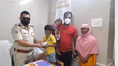 Netizens laud Nagpur cop for paying fine for auto driver who brought money from 5-yr-old son's saving