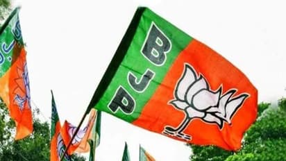 இரவில் ஆண்களை வீட்டுக்கு அனுப்பி மிரட்டுகிறார்.. சிக்கலில் சிக்கிய பாஜகவை சேர்ந்த நடிகை..!