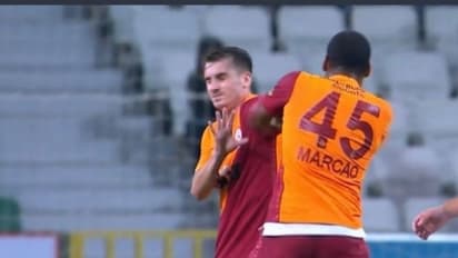 ടര്‍ക്കിഷ് ലീഗില്‍ മത്സരത്തിനിടെ സഹതാരങ്ങള്‍ തമ്മില്‍ കയ്യാങ്കളി; ബ്രസീലിയന്‍ താരം വിവാദത്തില്‍- വീഡിയോ