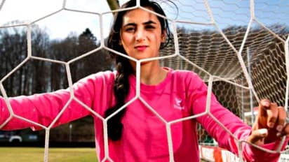 ಪಾಕ್ನಲ್ಲಿ ಆಶ್ರಯ ಪಡೆದ ಆಫ್ಘನ್ ಫುಟ್ಬಾಲ್ ಆಟಗಾರ್ತಿಯರು..!