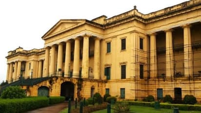 নেই পর্যটক, অযত্নে-অবহেলায় এ কী হাল বিখ্যাত হাজারদুয়ারির, দেখুন ছবি