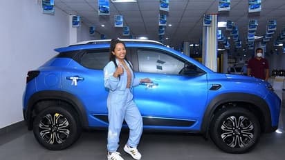 മെഡല്വേട്ടയ്ക്ക് തിരികൊളുത്തിയ ചാനുവിന് 'പടക്കുതിരയെ' സമ്മാനിച്ച് റെനോ!