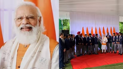 ഒളിംപിക്സ് താരങ്ങള് ഒപ്പിട്ട 'ഗാംച' ധരിച്ച് മോദി; വൈറലായി ചിത്രങ്ങള്