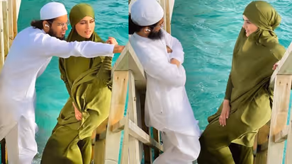 समंदर किनारे पति की आंखों में डूबी दिखी सना खान, फोटो देख लोग कर रहे ऐसे-ऐसे कमेंट्स