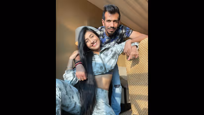 Yuzvendra Chahal, wife Dhanashree Verma make a cute couple in their latest picture