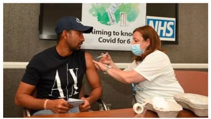 ভারতীয় দলের সঙ্গে রয়েছেন ইংল্য়ান্ড সফরে, লন্ডনেই কোভিড ভ্যাকসিন লিনেল ঋদ্ধিমান সাহা