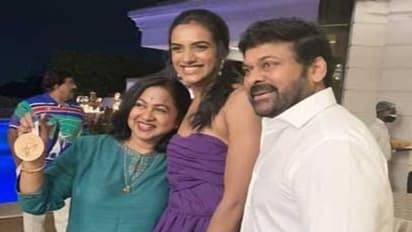 బ్యాడ్మింటన్ స్టార్ పీవీ సింధుకి చిరు సత్కారం.. సందడి చేసిన నటి రాధిక