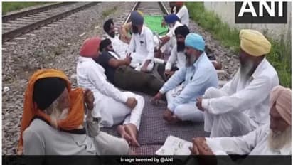 പഞ്ചാബിൽ വീണ്ടും കർഷക പ്രതിഷേധം; റെയിൽപാത ഉപരോധിച്ചു, 19 ട്രെയിനുകൾ റദ്ദാക്കി