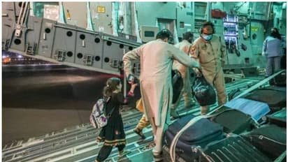 അഫ്ഗാനില് നിന്ന് 300 വിദ്യാര്ത്ഥിനികളെയും 200 മാധ്യമ പ്രവര്ത്തകരെയും ഖത്തറിലെത്തിച്ചു