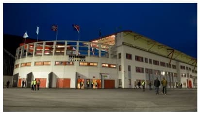 স্টেডিয়ামেই যৌনকর্মীদর নিয়ে সঙ্গমে মাতলেন ফুটবলাররা, আজব কাণ্ড নরওয়েতে