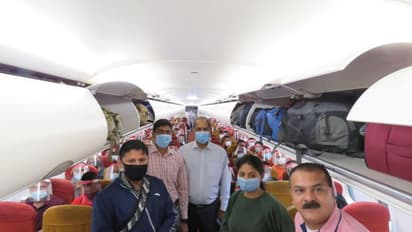 भारत के 107 लोगों समेत 168 ने छोड़ा Afghanistan, अफगानी सांसद नरेंदर खालसा परिवार के साथ आए