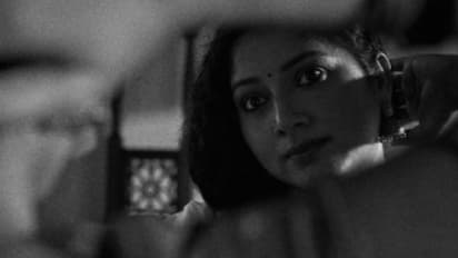 'സ്നേഹത്തില് വിശ്വസിച്ച പെണ്കുട്ടി', ഫോട്ടോ പങ്കുവെച്ച് അനുമോള്