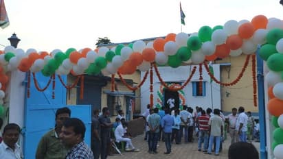 পুরুলিয়ায় সদর কার্যালয়ে তালা, অস্থায়ী পার্টি অফিস খুলে ড্যামেজ কন্ট্রোলের চেষ্টা তৃণমূলের