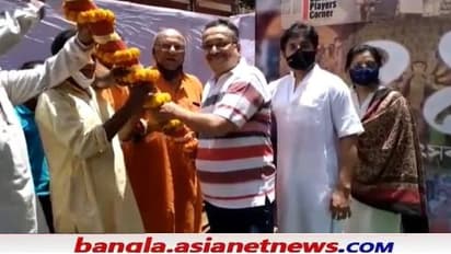 'পুজোতে ঢাক বাজাবো', বেহালা বড়িশার খুঁটি পুজোতে মাতালেন ডোনা-স্নেহাশিষরা