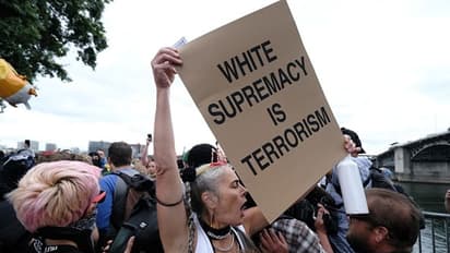 അമേരിക്കയില്‍‌ തീവ്രവലത് വിഭാഗവും ഫാസിസ്റ്റ് വിരുദ്ധ ഗ്രൂപ്പും തമ്മില്‍ വെടിവയ്പ്പ്