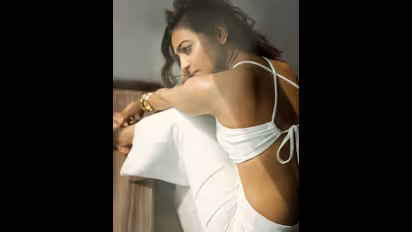 সম্পূর্ণ বিবস্ত্র হয়েই সঙ্গমে লিপ্ত রাধিকা, পরিণতিতে ঘর থেকেও বেরোতে পারতেন না অভিনেত্রী