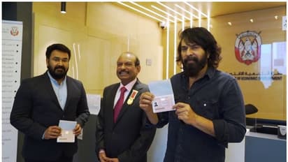എം.എ യൂസഫലിക്കൊപ്പം റോള്സ്റോയ്സ് കാറിലെത്തി മമ്മൂട്ടിയും മോഹന്ലാലും; യുഎഇ ഗോള്ഡന് വീസ സ്വീകരിച്ചു