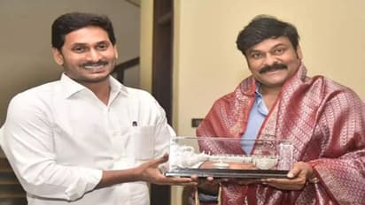 చిరు బర్త్ డేకి కనీసం ట్వీట్ కూడా చేయని జగన్.. కారణం అదేనా ?
