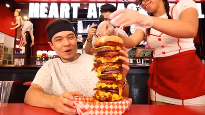Man eats 20,000-calorie burger, sets new record time; watch the video