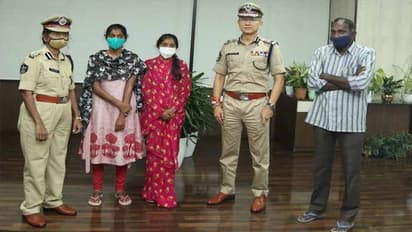 వేధిస్తున్న వారిపై కేసులు: ఏపీ డీజీపీ సవాంగ్ను కలిసిన రమ్య పేరేంట్స్