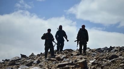 జమ్మూకాశ్మీర్ లో దారుణం.. ముగ్గురు వలస కార్మికులను హతమార్చిన ఉగ్రవాదులు..