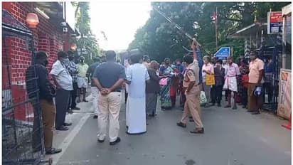 തമിഴ്‍നാട്ടില്‍ നിന്നും തൊഴിലാളികള്‍ കുമിളിയില്‍; കൊവിഡ് പരിശോധനയില്ലാതെ കടത്തിവിട്ടു