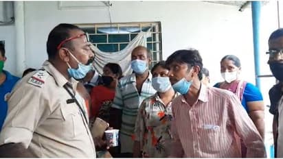 টাকা দিলে করোনা টিকার কুপন দিচ্ছেন পুলিশ অফিসার, রায়গঞ্জে বিক্ষোভ স্থানীয়দের