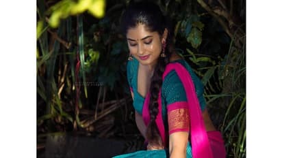 தாவணியை சரிய விட்டு... கவர்ச்சிக்கு தடை போடாத 'காற்றுக்கென்ன வேலி' சீரியல் நடிகை வெண்ணிலா..! ஹாட் போட்டோஸ்!