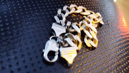 Extremely bizzare: Thief gulps down gold chain; cops feed him bananas and constipation syrup