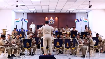 Mumbai Police band playing iconic James Bond theme song wins netizens' hearts