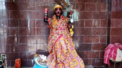 ചൈനീസ് കാളി ക്ഷേത്രം, ഇവിടെ പ്രസാദമായി നൂഡിൽസും ചൈനീസ് വിഭവങ്ങളും