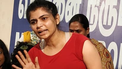 మగాళ్లు తమ పు*** ఫోటోలు పంపారు రిపోర్ట్ చేసినందుకు.. అంటూ సింగర్ చిన్మయి సెన్సేషనల్ ట్వీట్!