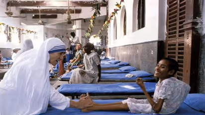 Mother Teresa birth anniversary: জন্মদিনে ফিরে দেখা মাদার টেরেসার কিছু অদেখা ছবি