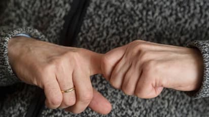 Fingers Health: మీరు కూడా వేళ్లను టిక్ అనిపిస్తున్నారా? అయితే ఈ సమస్యలు తప్పవు