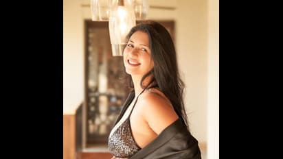 ఈమె వయసు 53 ఏళ్లా.. హాట్ ఫోజులతో పిచ్చెక్కిస్తున్న పెళ్లి సందడి హీరోయిన్