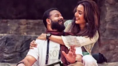 ജയസൂര്യക്കൊപ്പം പൊട്ടിച്ചിരിച്ച് മഞ്ജു വാര്യർ, മേരി ആവാസ് സുനോ ഫസ്റ്റ് ലുക്ക് സൂപ്പർ ഹിറ്റ്