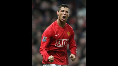Cristiano Ronaldo completes move back to Manchester United, signs 2-year contract